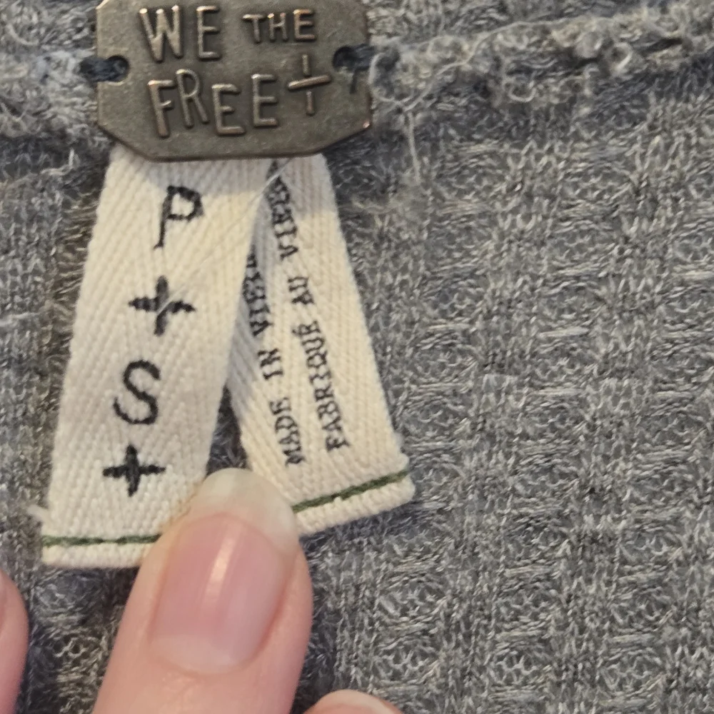 We The Free Gray V-Neck Oversized Distressed Long Sleeve Top Size Small - Picture 4 of 7